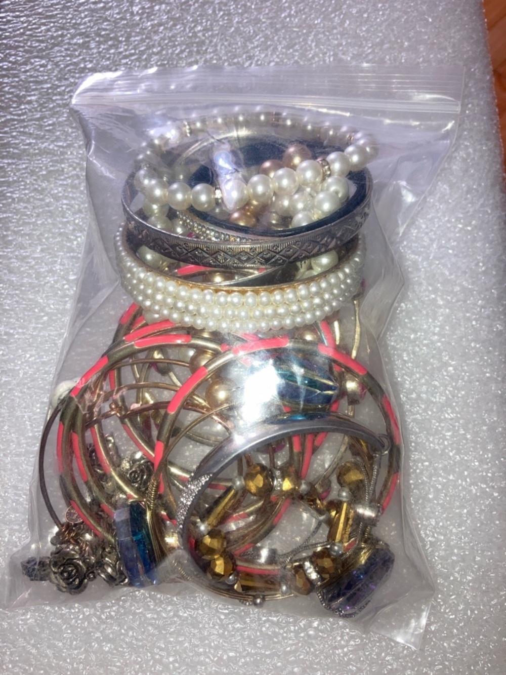 Mixed Women’s Bracelet lot in Gold, Pink and Pearl